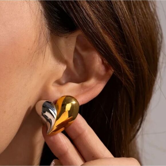 New ANTHROPOLOGIE Mixed metal heart earrings - Picture 3 of 9